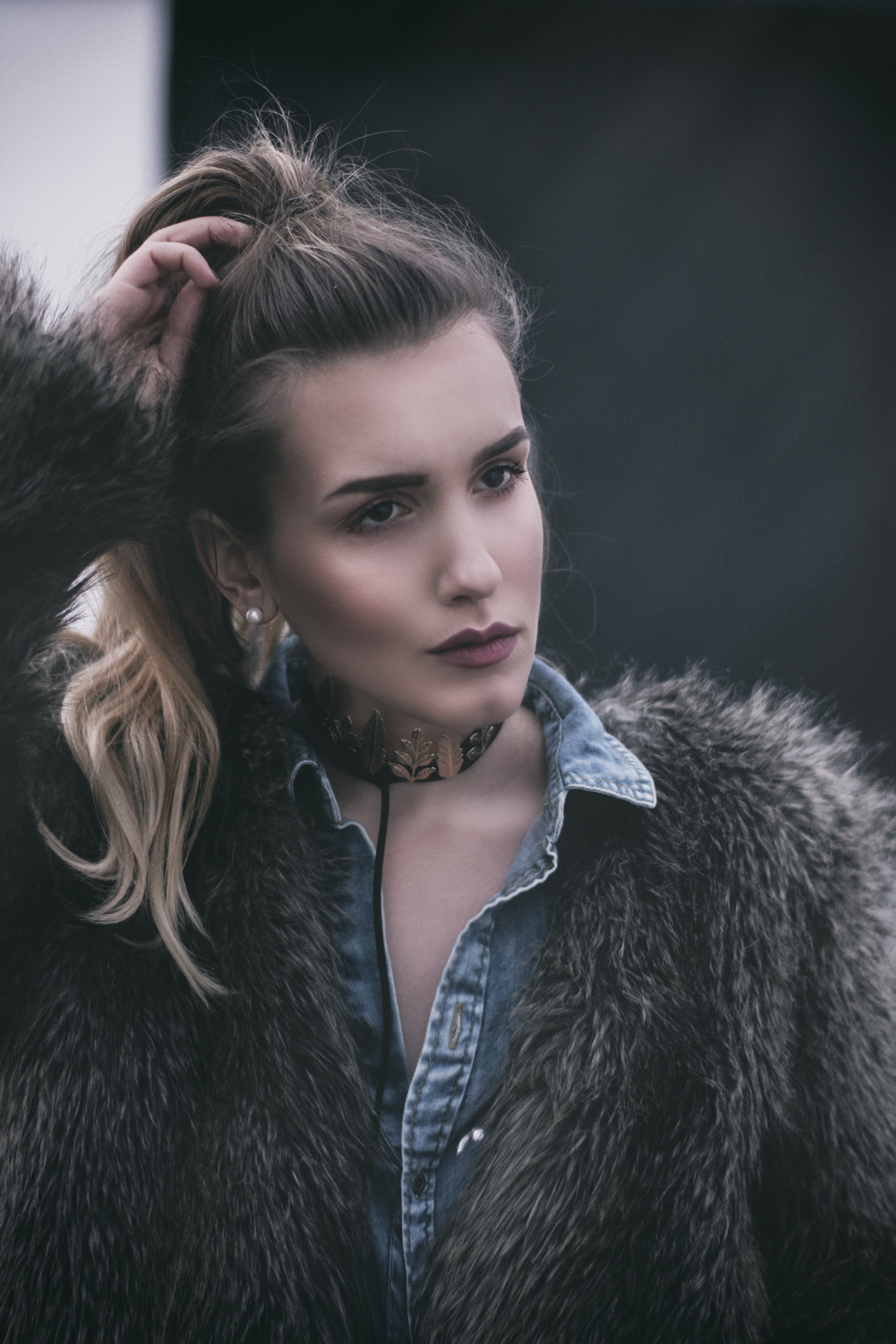Fashion Blogger mit Choker Halsband | Modeblogger Österreich | Fleur de Mode